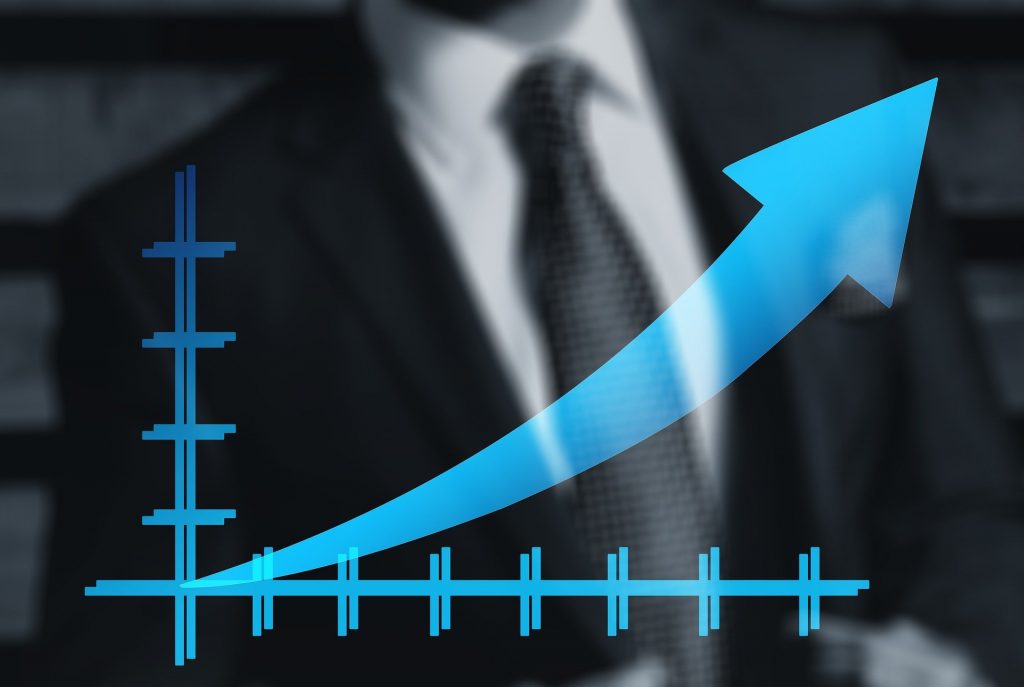 Graph with arrow increasing effectiveness. Tips from Global marketing experts.